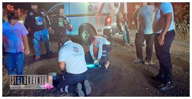 El mal estado de la carretera provocó que dos personas derraparan en tramo Huetamo-La Eréndira