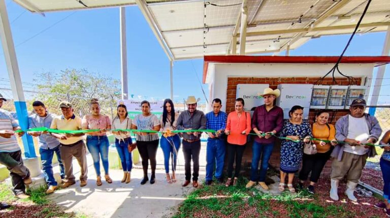 Cornelio Ríos cumple con las comunidades de Santa Ana y El Cascabel, además resuelve el problema de agua potable