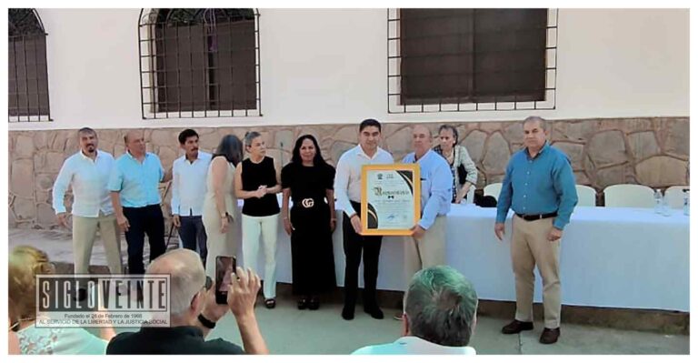 Gobierno municipal de Huetamo y sociedad, rinden homenaje al Profesor Leodegario López Ramírez a 98 años de su nacimiento