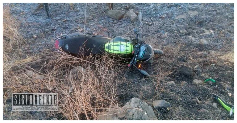 Motociclista cae a un barranco, se encuentra gravemente herido