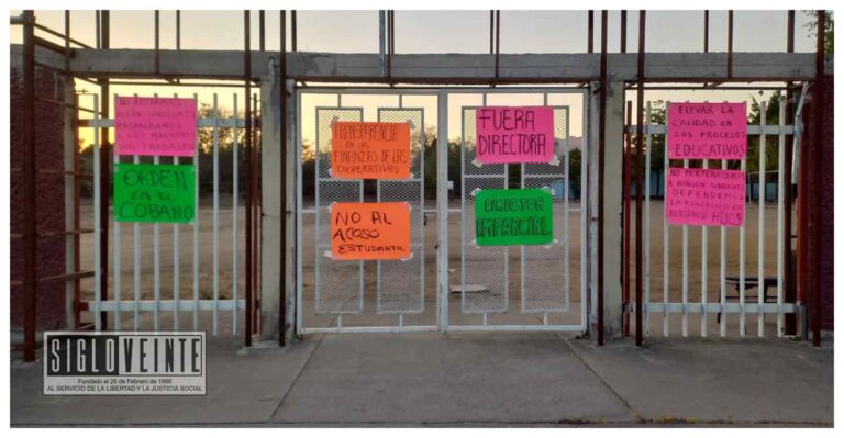 Padres de familia toman el plantel Nocupétaro del Colegio de Bachilleres por tercer día consecutivo