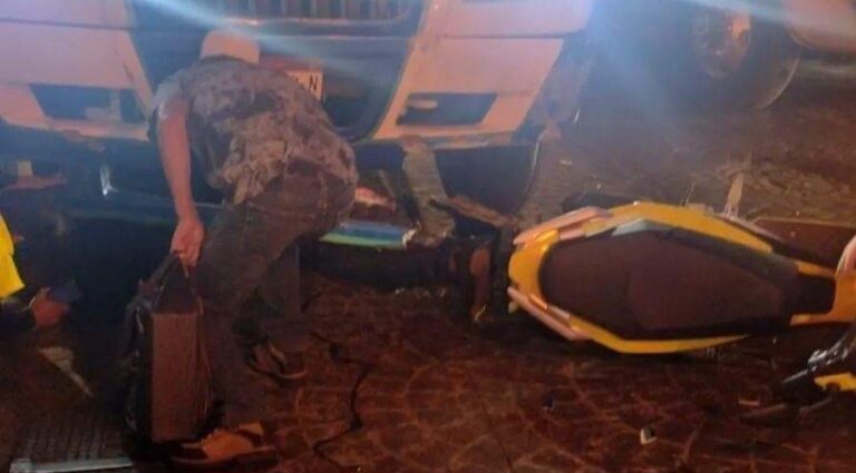 Una mujer muere y su acompañante resulta lesionada al ser arrolladas por un camión