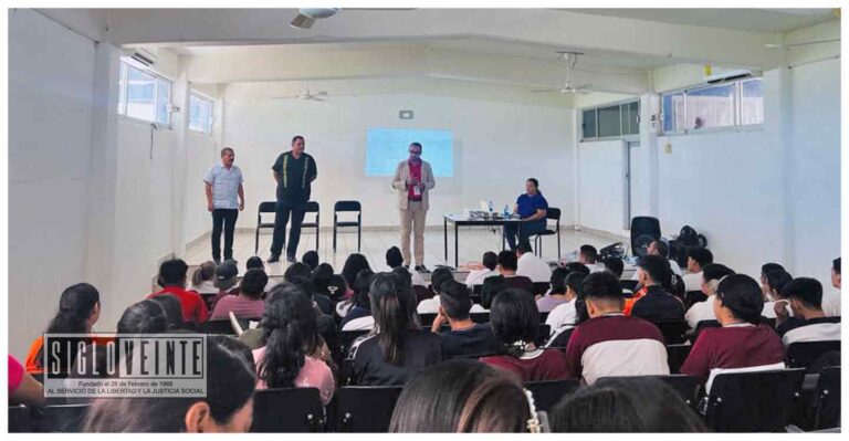 El presidente municipal de Churumuco impulsa la salud mental entre estudiantes y sociedad al organizar charlas entre estudiantes