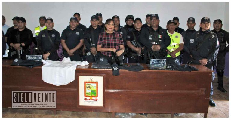 Gobierno de Tiquicheo entrega uniformes a elementos de la Dirección de Seguridad Pública y Tránsito Municipal
