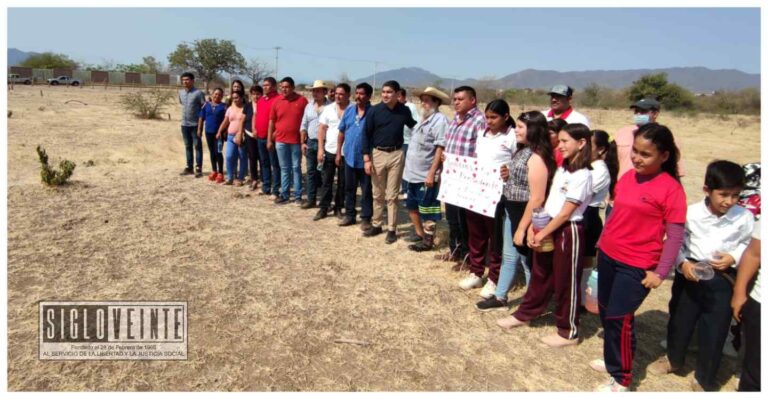 Pablo Varona realiza la donación de un terreno para la construcción de las oficinas de la Zona Escolar 280