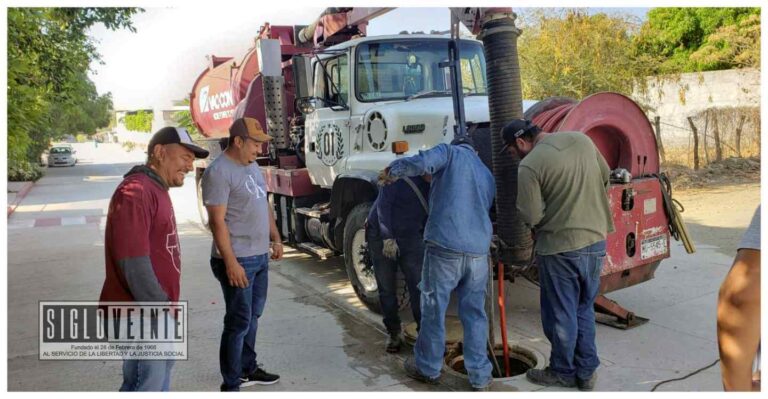 Realiza Ayuntamiento de Nocupétaro trabajos de desazolve en las líneas de drenaje para mejorar los servicios municipales