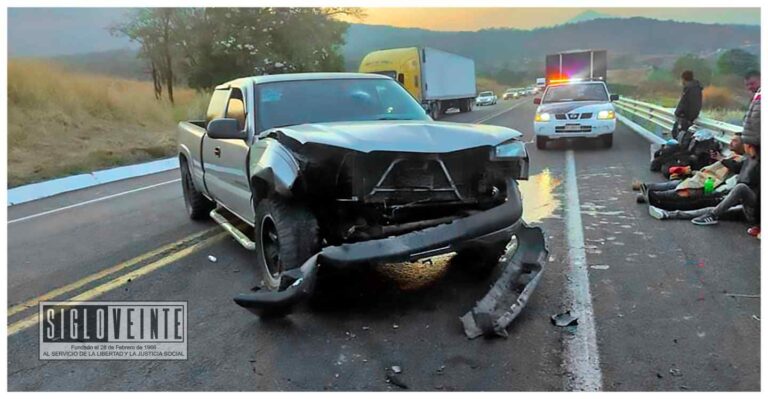Tráiler y camioneta colisionan en la autopista Siglo XXI, hay un muerto y dos lesionados