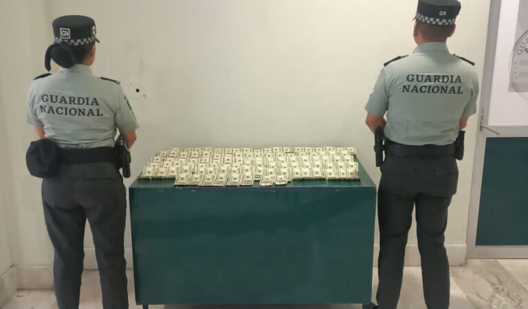 En Querétaro aseguran paquete con dólares falsos escondidos en una bocina, venía de Michoacán