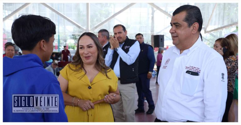 Entregan Elías Ibarra y Grisel Tello 722 aparatos auditivos que benefició a población de 22 municipios