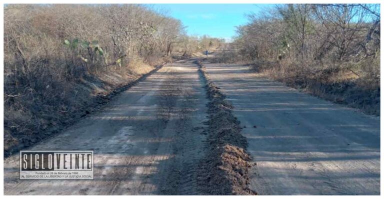 Gobierno municipal de Tiquicheo trabaja en la rehabilitación de caminos rurales antes del temporal de lluvias