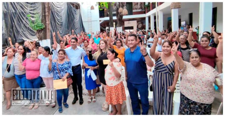 Presidente de Huetamo entrega microcréditos revolventes a mujeres para apoyar su economía o impulsar sus negocios