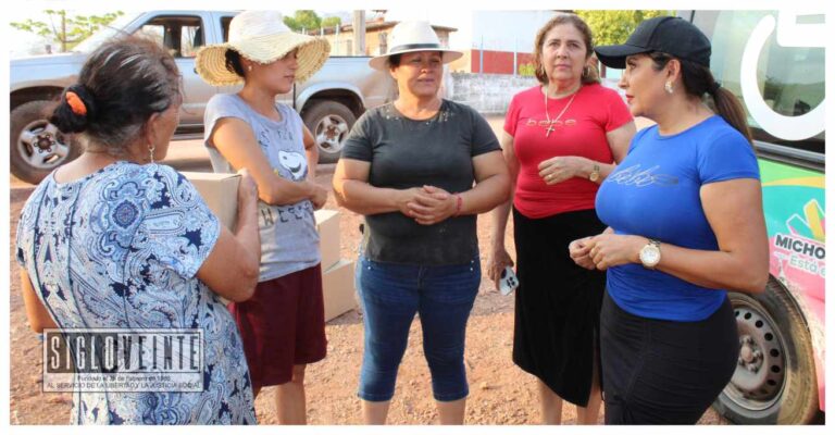 Alcaldesa de Tiquicheo realiza recorridos por comunidades para atender a sus habitantes y entregar despensas