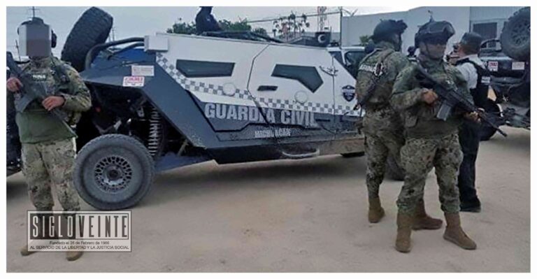 Civiles pasean en Los Cabos con vehículos todo terreno de la Guardia Civil de Michoacán