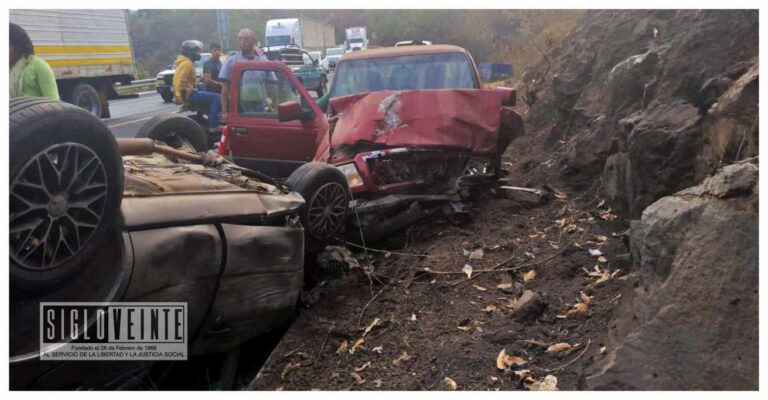 Dos personas heridas es el saldo de choque entre 2 vehículos en la autopista Siglo XXI