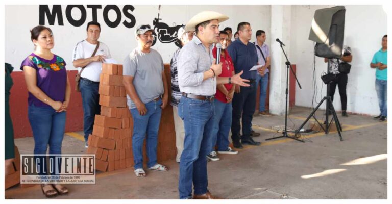 El presidente municipal de Huetamo distribuye 30 mil unidades de tabique a mujeres jefas de familia en un esfuerzo por mejorar viviendas
