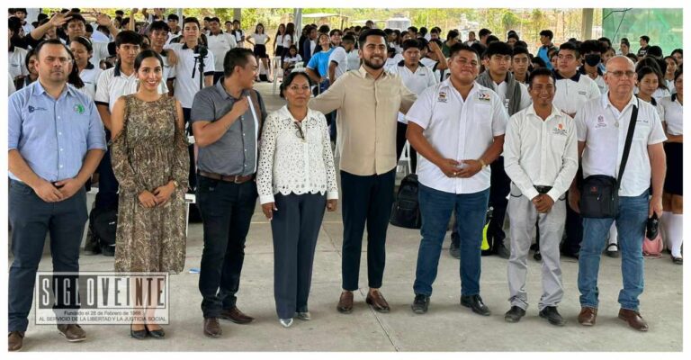 Llegan las Caravanas Integrales por la Juventud al Colegio de Bachilleres plantel Huetamo