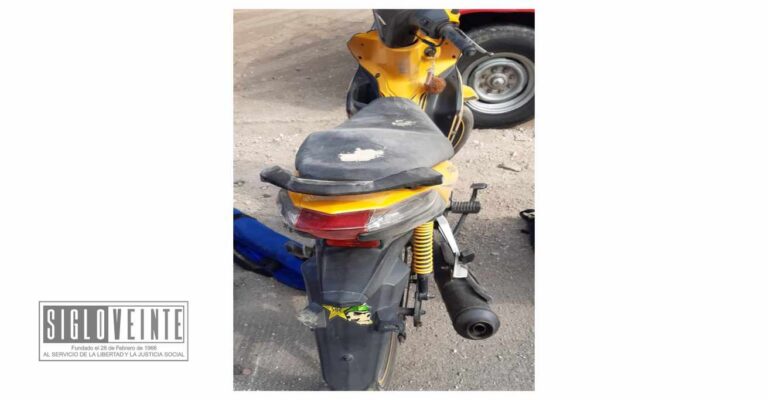 Mujer resulta lesionada al derrapar en su motocicleta, se desconocen las causas