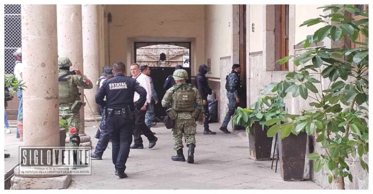 Soldados, FGE y Guardia Civil realizan operativo en busca de droga en la Prepa 2 de la UMSNH en Morelia