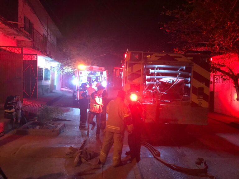 Se incendia una casa en la calle Tangáxoan, no hubo lesionados