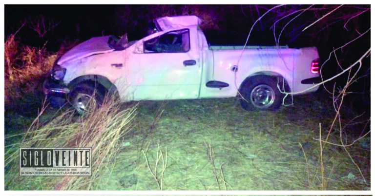 Accidente vial en la carretera Huetamo-Churumuco, deja tres personas fallecidas y considerables daños materiales