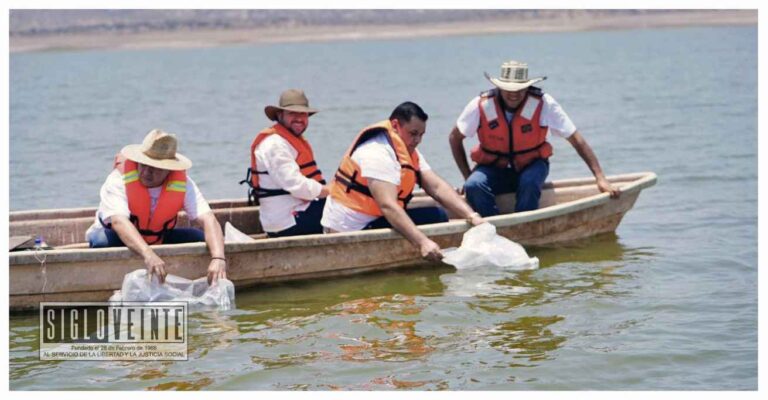 Ayuntamiento de Churumuco y COMPESCA siembran 150 mil crías de tilapia en la presa del Infiernillo e para impulsar el sector pesquero
