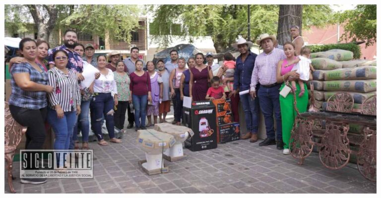 El Ayuntamiento de Tuzantla brinda apoyo a la ciudadanía con materiales de construcción y mobiliario