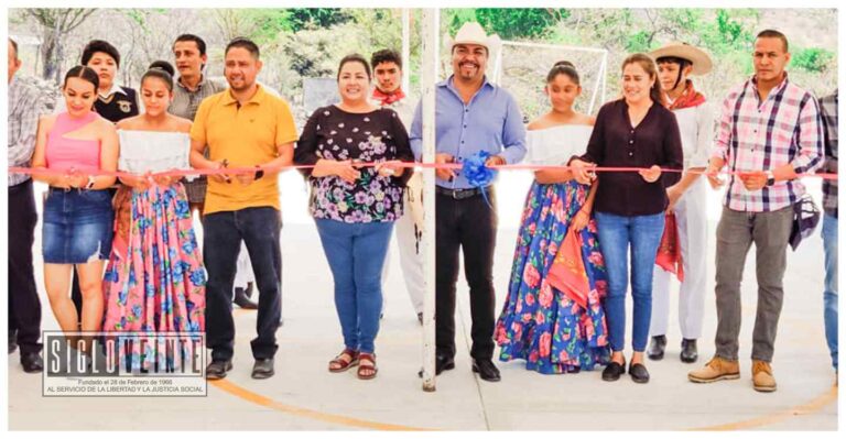 Entrega Cornelio Ríos la reconstrucción de la cancha de básquetbol en la Escuela Telesecundaria Lázaro Cárdenas de la comunidad de Timbuscatío