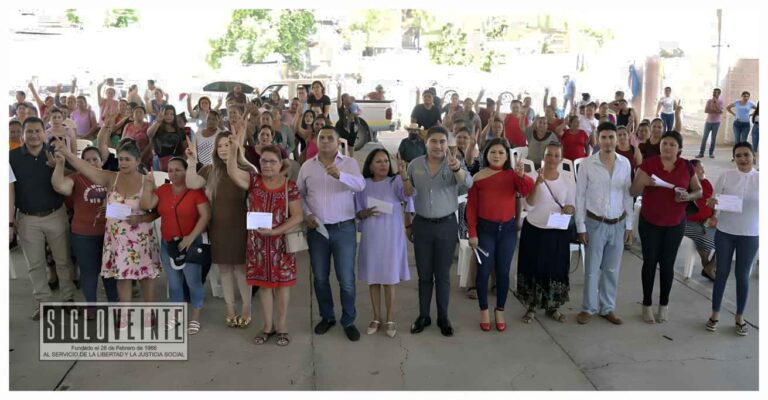 Entrega de láminas galvanizadas por parte del gobierno municipal de Huetamo, beneficia a mujeres jefas de familia