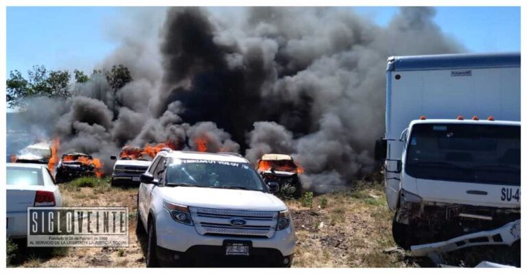 Incendio en corralón del municipio de Panindícuaro deja inservibles al menos 10 autos￼￼