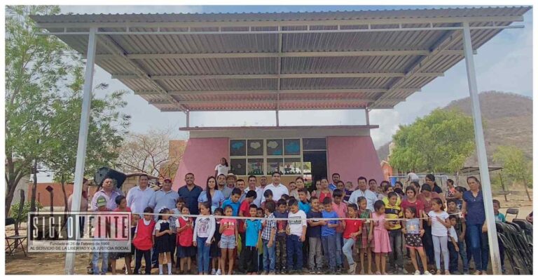Pablo Varona Estrada inaugura techumbres en escuelas de las localidades de La Quetzería y Estimucha de la tenencia de San Jerónimo