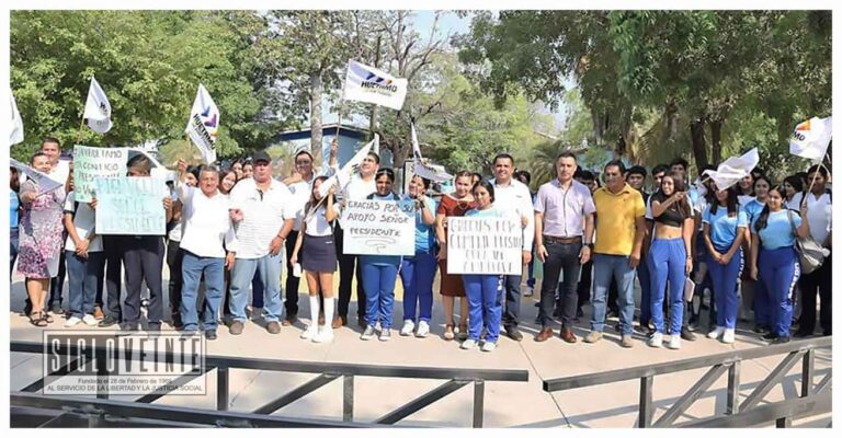 Para el beneficio de los estudiantes, comienza la construcción de una techumbre en el Colegio de Bachilleres Plantel Huetamo