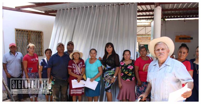 Para mejorar las viviendas y apoyar a la comunidad, la alcaldesa de Tiquicheo entrega láminas a 63 familias
