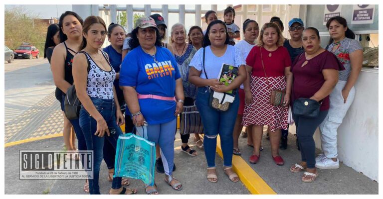 Vecinos de la colonia El Chamizal de Huetamo se manifiestan en la CFE por falta de energía eléctrica desde hace 4 días