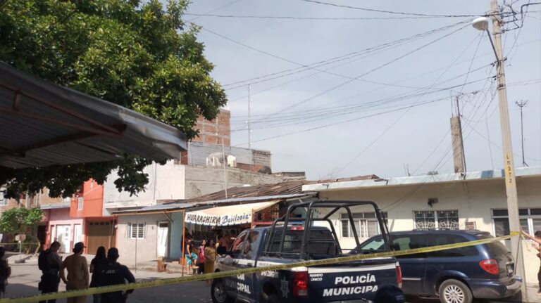 Asesinan a tiros a un comerciante de huaraches en Apatzingán