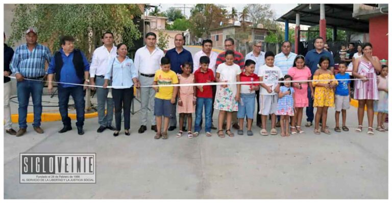 Alcalde de Huetamo entrega la pavimentación de la calle Cumbre en la Loma de la Santa Cruz