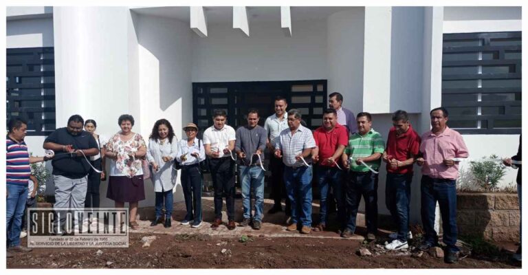 Alcalde de Huetamo inaugura rehabilitación de oficinas escolares en un esfuerzo por dignificar la labor del magisterio