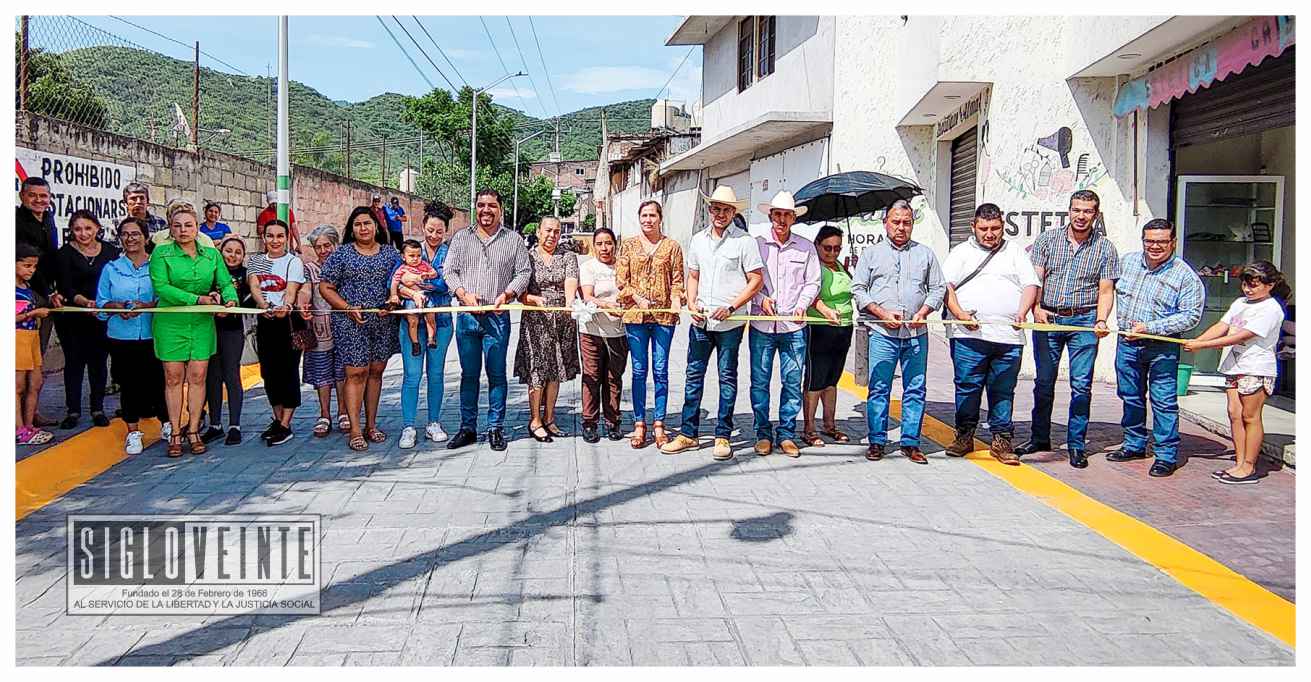 El alcalde de Juárez entrega la pavimentación de El Callejón para el