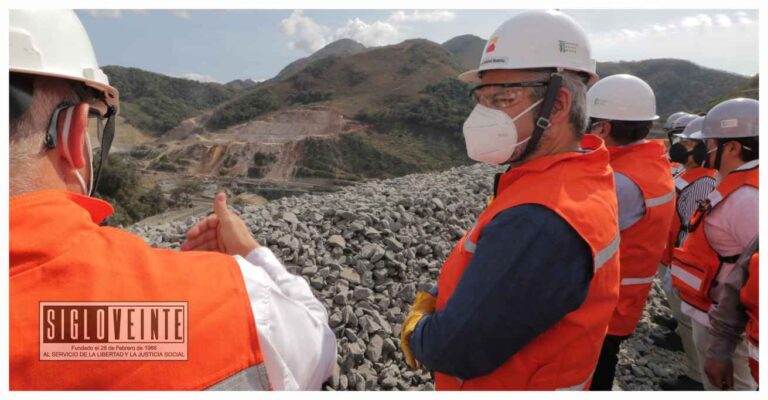 El gobernador Alfredo Ramírez atestigua la reanudación de operaciones de la mina Ternium, en Aquila