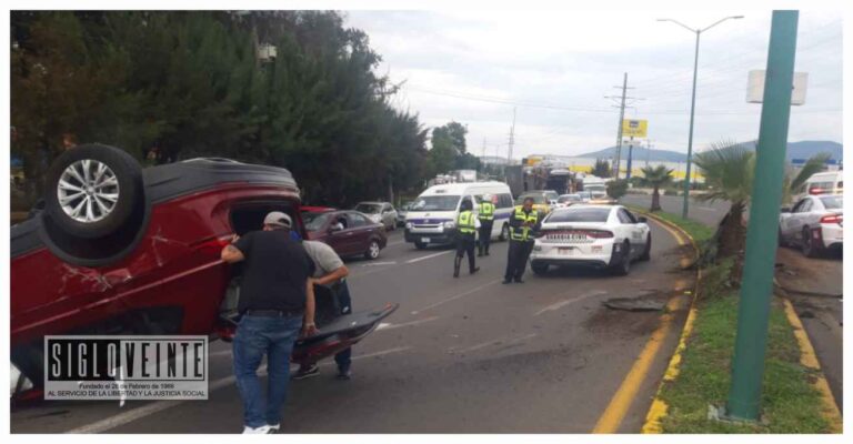En el libramiento de Morelia, volcadura deja 5 lesionados, entre ellos un bebé