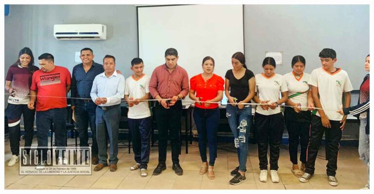 Gobierno de Huetamo impulsa acceso a las nuevas tecnologías, alcalde entrega cinco equipos de cómputo al CEMSaD 09 de San Jerónimo