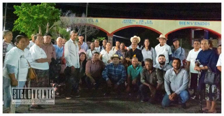 Un grupo de adultos mayores salió de Tuzantla rumbo a Estados Unidos para reencontrarse con sus familiares