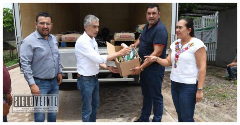 Alcalde de Churumuco recibe del DIF estatal material para rehabilitar comedor comunitario