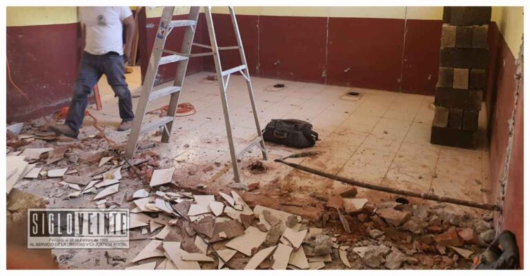 Avanza la rehabilitación de los sanitarios en la Escuela Primaria Urbana Federal Ignacio Zaragoza, obra realizada por el gobierno municipal de Juárez