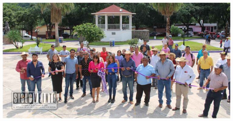 Catalina Pérez Negrón inaugura la rehabilitación de la plaza principal en El Limón de Papatzindán