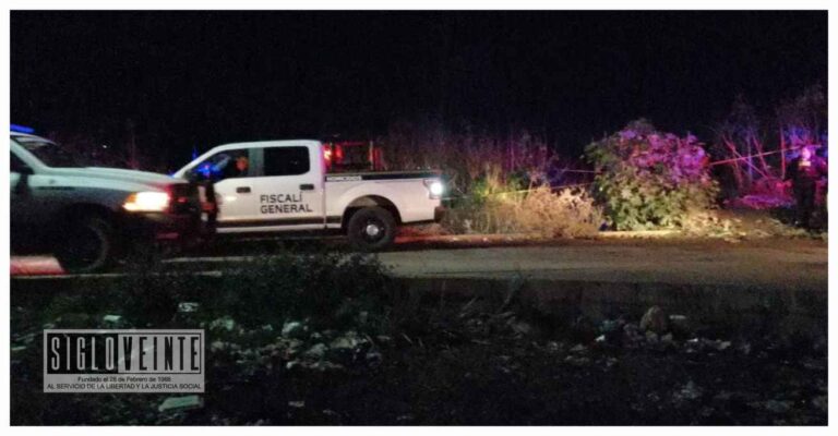 Cuatro muertos y dos heridos al volcar camioneta en Villa Madero