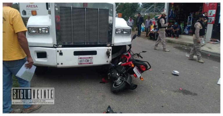 Dos personas lesionadas en aparatoso accidente entre un torton y una motocicleta