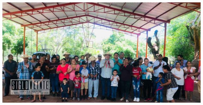 Inaugura el alcalde de Tuzantla el domo de la cancha en la localidad del Cuajilote