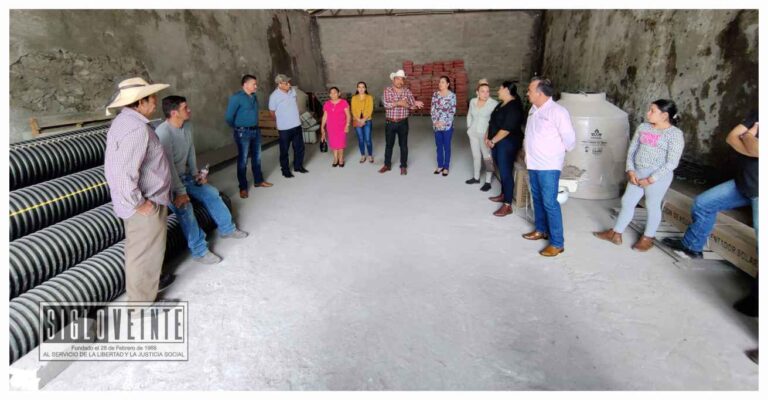 Juárez avanza en infraestructura al entregar el presidente municipal tubos para drenaje