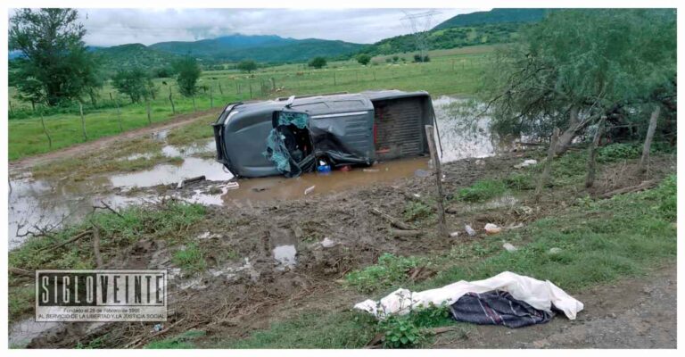 Trágico accidente esta mañana en Huetamo, conductor fallece tras volcadura de camioneta