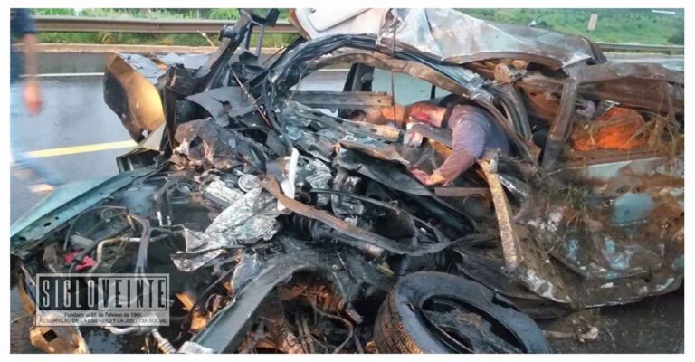 Trágico choque en la autopista Uruapan-Pátzcuaro, deja dos adultos y un menor fallecidos